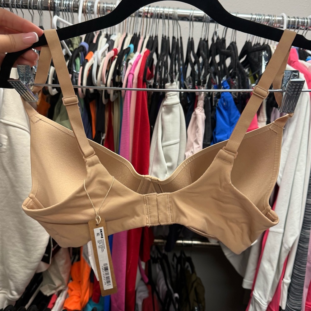 SKIMS FITS EVERYBODY SCOOP PLUNGE BRA - Picture 4 of 5